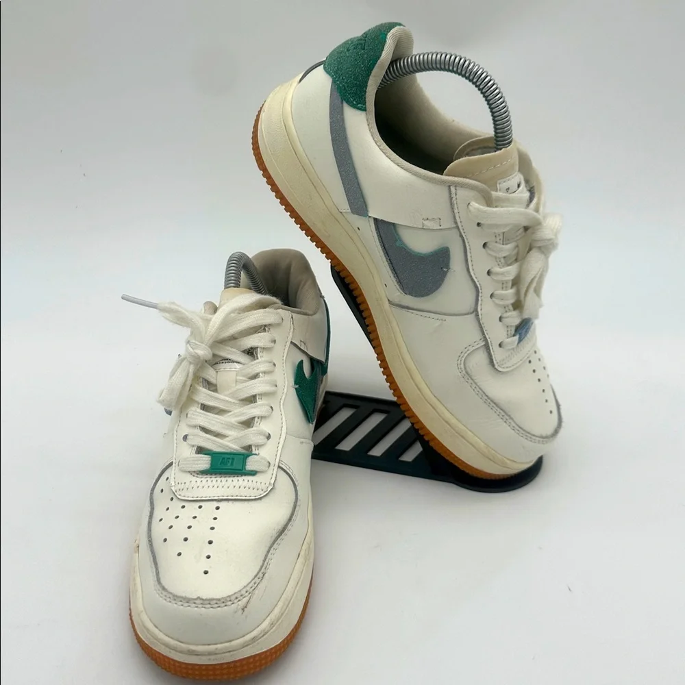 Nike Air Force 1 Vandalized Womens Size 7 White Leather Green Gray Split Logo - Picture 3 of 13